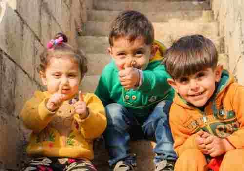 3 kids left at home when mom goes grocery shopping